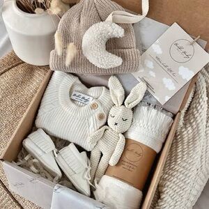 Baby welcome box - Pictures are sample only